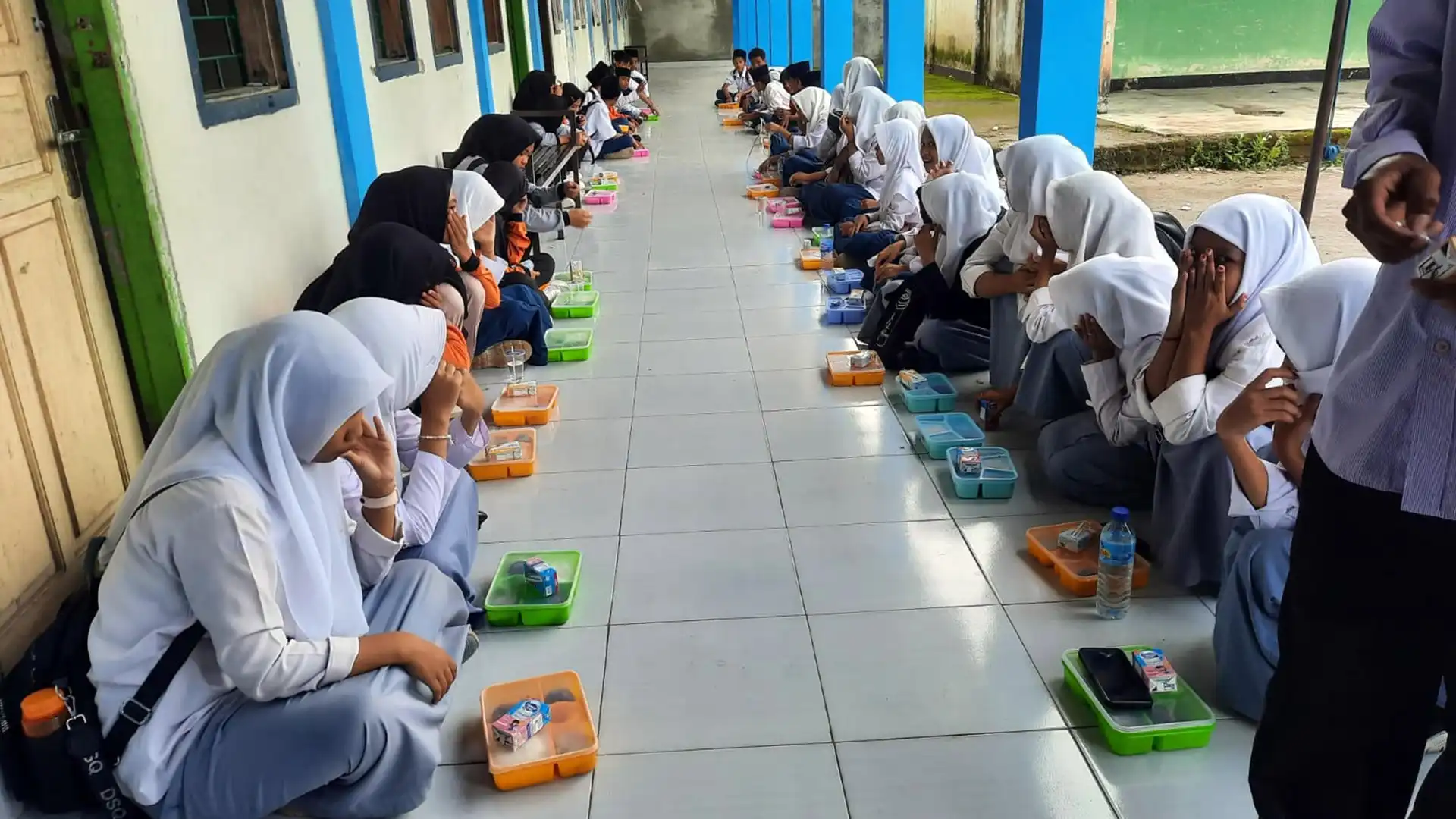 Siswa SMK Al Karimah Praktik